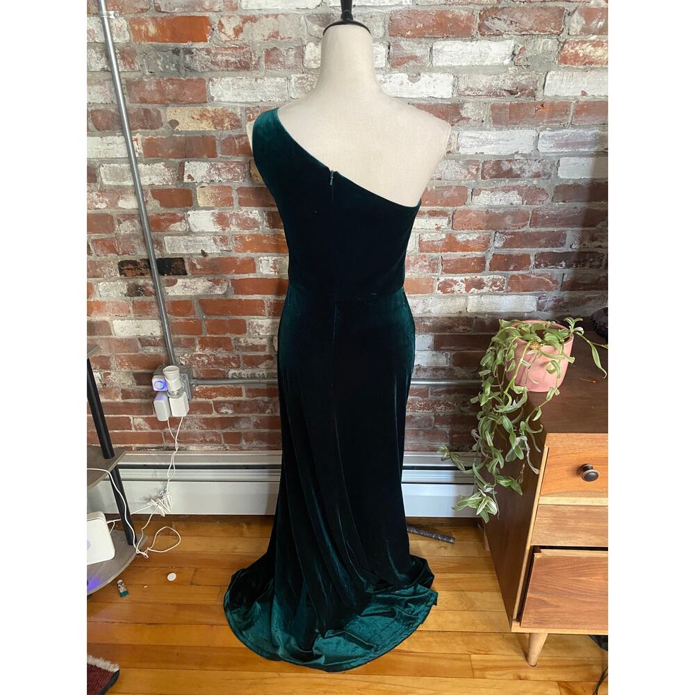 Jenny Yoo Cybill One Shoulder Dress with Slit in Emerald Green Size 8 - Picture 7 of 11